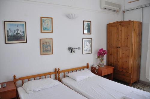 Imagen de la habitación del Hotel Vicky, Piso Livadi. Foto 7