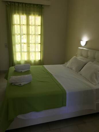 Imagen de la habitación del Hotel Vicky\'s Garden. Foto 17
