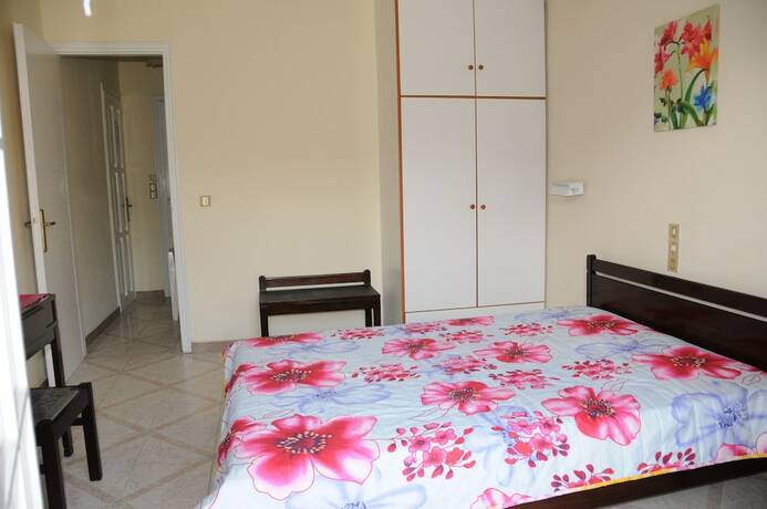 Imagen de la habitación del Hotel Vicky\'s Garden. Foto 19