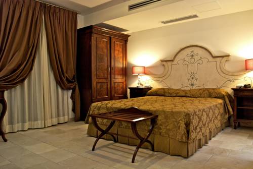 Imagen de la habitación del Hotel Vico Regio. Foto 5