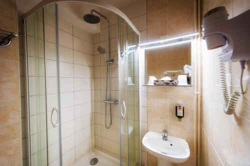 Imagen de la habitación del Hotel Victor Hugo, Lorient. Foto 3