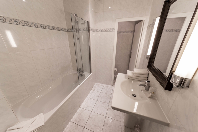 Imagen de la habitación del Hotel Victor Massé. Foto 7