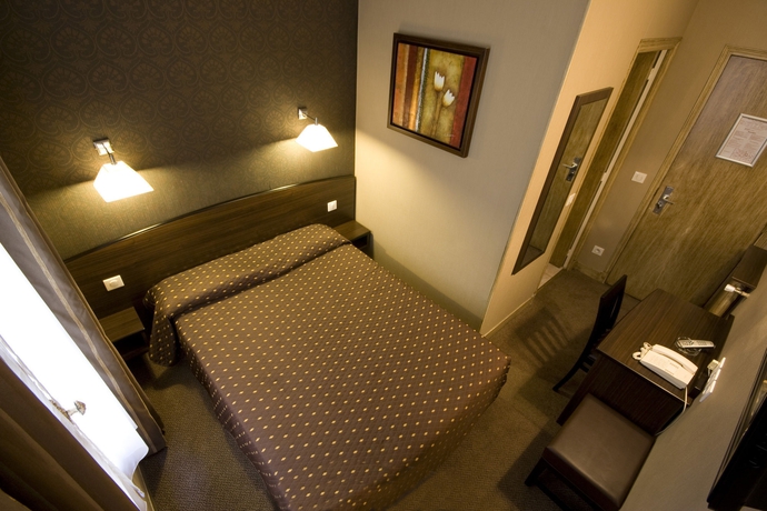 Imagen de la habitación del Hotel Victor Massé. Foto 10