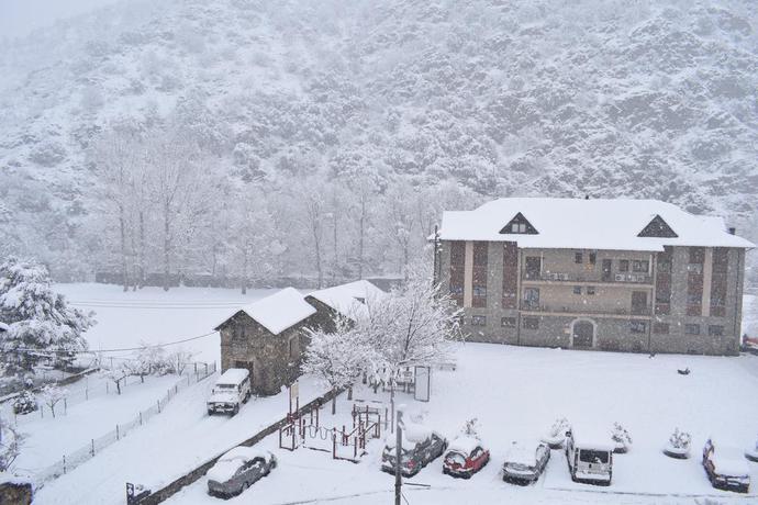 Imagen de los exteriores del Hotel Victor, Rialp. Foto 8