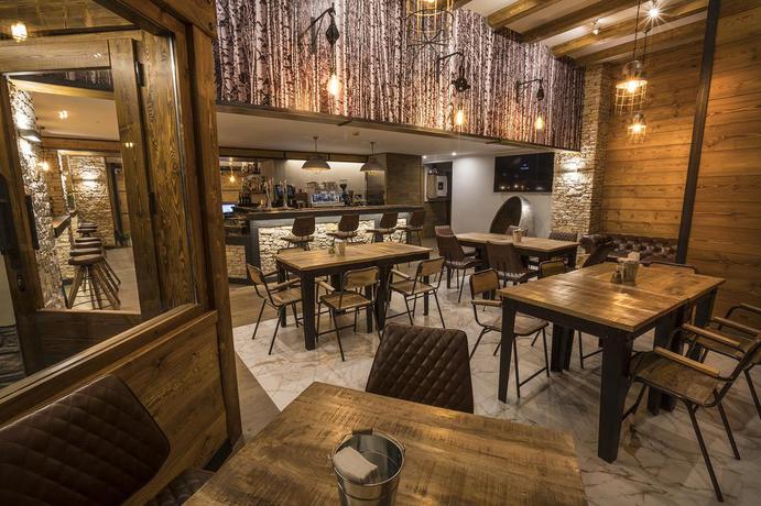 Imagen de los interiores del Hotel Victor, Rialp. Foto 14