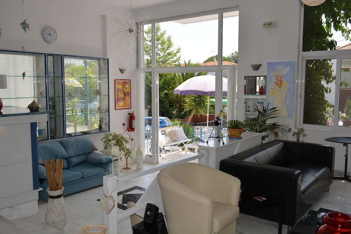 Imagen de los interiores del Hotel Victor-Eleni. Foto 13