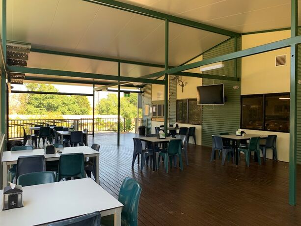 Imagen del bar/restaurante del Hotel Victoria Accommodation Village. Foto 21