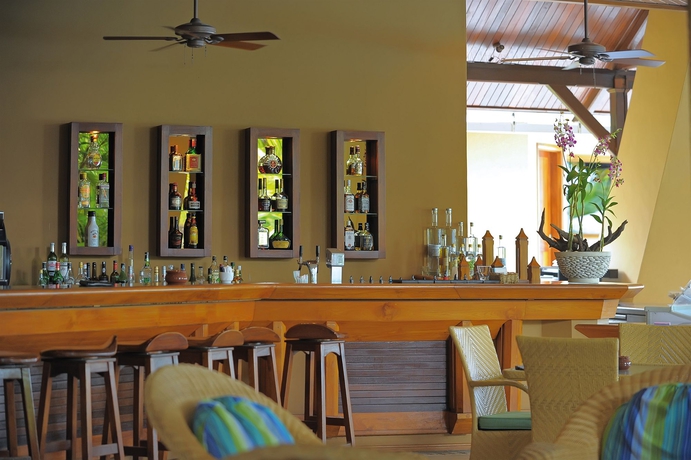 Imagen del bar/restaurante del Hotel Victoria Beachcomber Resort and Spa. Foto 3