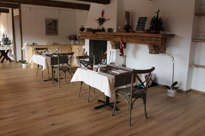 Imagen del bar/restaurante del Hotel Victoria, Briey, Chalais. Foto 4