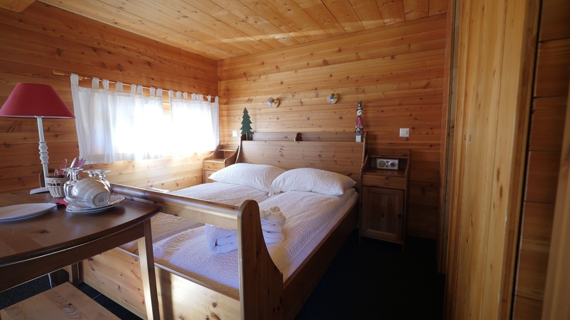 Imagen de la habitación del Hotel Victoria, Briey, Chalais. Foto 9