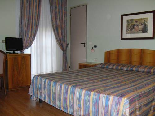 Imagen de la habitación del Hotel Victoria, CUNEO. Foto 3