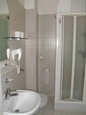 Imagen de la habitación del Hotel Victoria, CUNEO. Foto 4