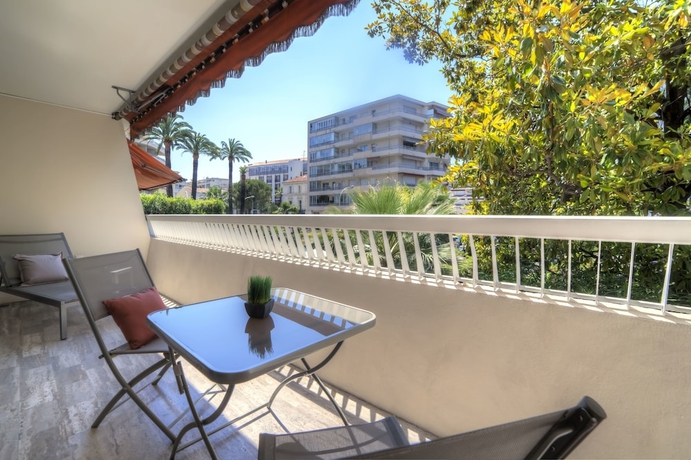 Imagen de la habitación del Hotel Victoria, Cannes. Foto 8