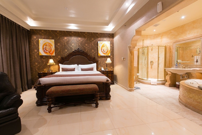 Imagen de la habitación del Hotel Victoria Crown Plaza. Foto 6