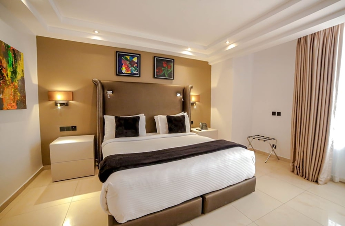 Imagen de la habitación del Hotel Victoria Crown Plaza. Foto 10