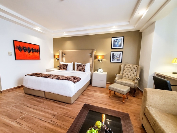 Imagen de la habitación del Hotel Victoria Crown Plaza. Foto 12