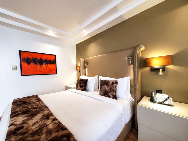 Imagen de la habitación del Hotel Victoria Crown Plaza. Foto 14