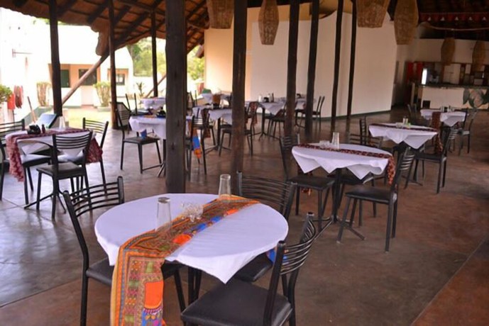 Imagen del bar/restaurante del Hotel Victoria Falls Budget. Foto 3