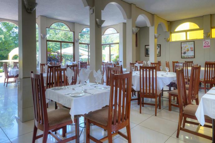 Imagen del bar/restaurante del Hotel Victoria Falls Rainbow. Foto 2