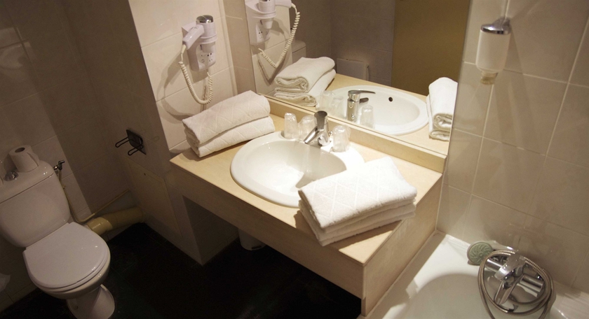 Imagen de la habitación del Hotel Victoria Garden Bordeaux Centre. Foto 6