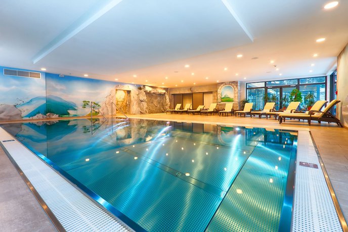 Imagen de la piscina del Hotel Victoria Kaprun. Foto 16