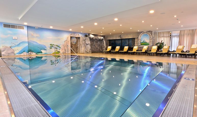 Imagen de la piscina del Hotel Victoria Kaprun. Foto 17