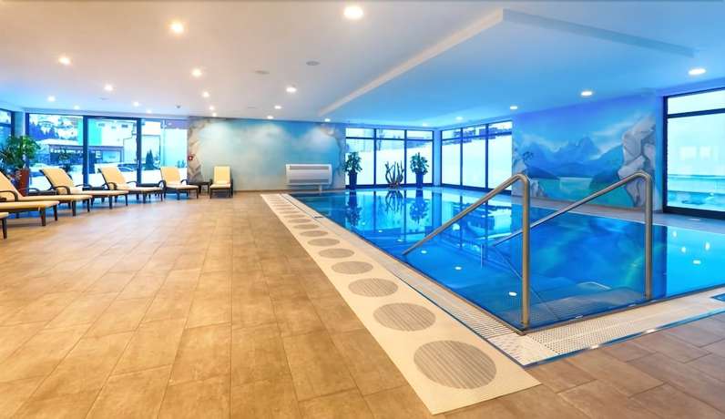 Imagen de la piscina del Hotel Victoria Kaprun. Foto 19