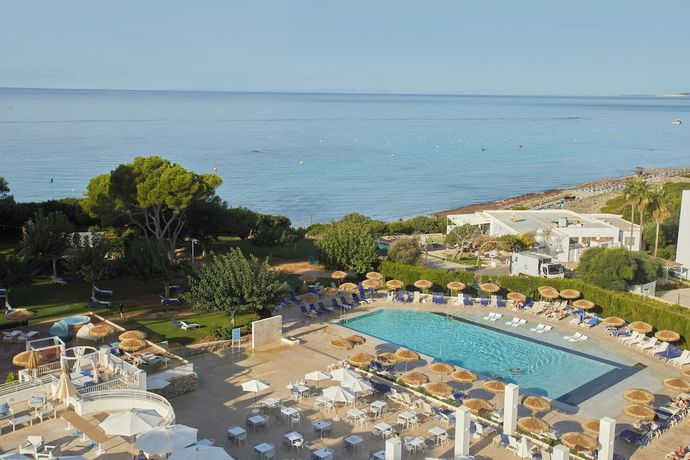 Imagen de la piscina del Hotel Victoria Menorca. Foto 11