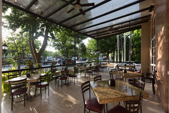 Imagen del bar/restaurante del Hotel Victoria Merida. Foto 5