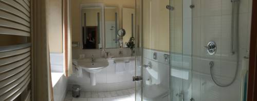 Imagen de la habitación del Hotel Victoria, Minden. Foto 6