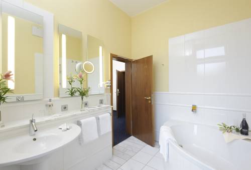 Imagen de la habitación del Hotel Victoria, Minden. Foto 12