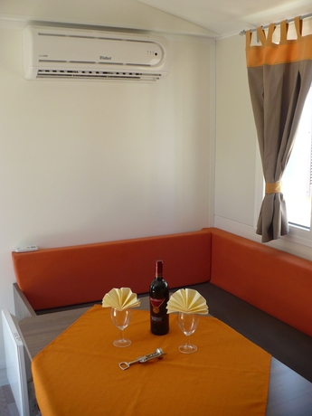 Imagen de la habitación del Hotel Victoria Mobilehome San Marino Resort. Foto 17