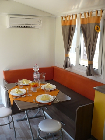 Imagen de la habitación del Hotel Victoria Mobilehome San Marino Resort. Foto 18
