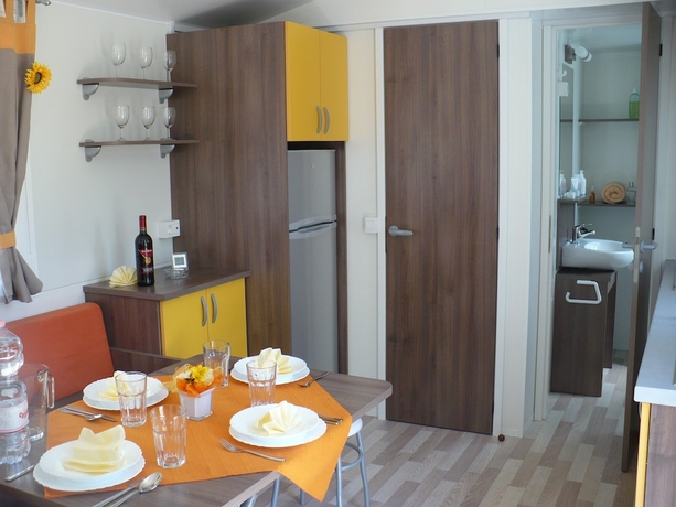 Imagen de la habitación del Hotel Victoria Mobilehome San Marino Resort. Foto 19