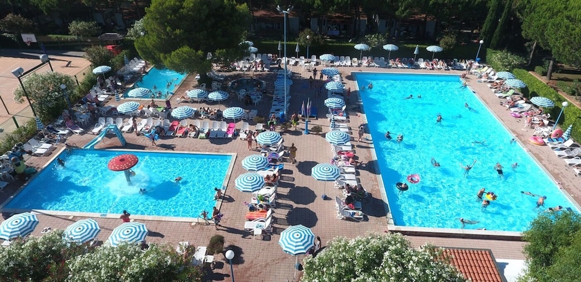 Imagen de la piscina del Hotel Victoria Mobilehome Tortoreto Lido. Foto 14