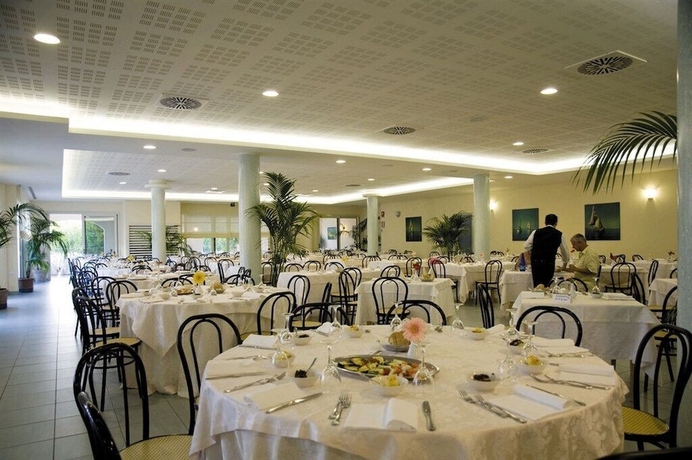 Imagen del bar/restaurante del Hotel Victoria Mobilehome Tortoreto Lido. Foto 5