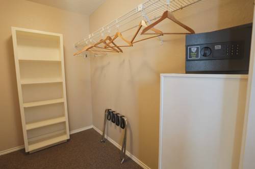 Imagen de la habitación del Hotel Victoria Palms Inn And Suites. Foto 7