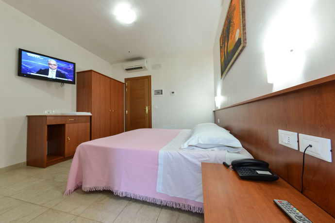 Imagen de la habitación del Hotel Victoria, Pantanagianni. Foto 13