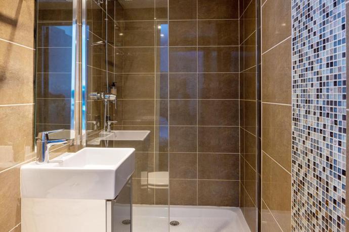 Imagen de la habitación del Hotel Victoria, París. Foto 2