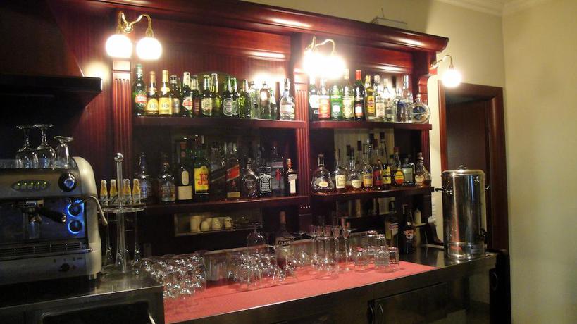 Imagen del bar/restaurante del Hotel Victoria, Pitesti. Foto 2