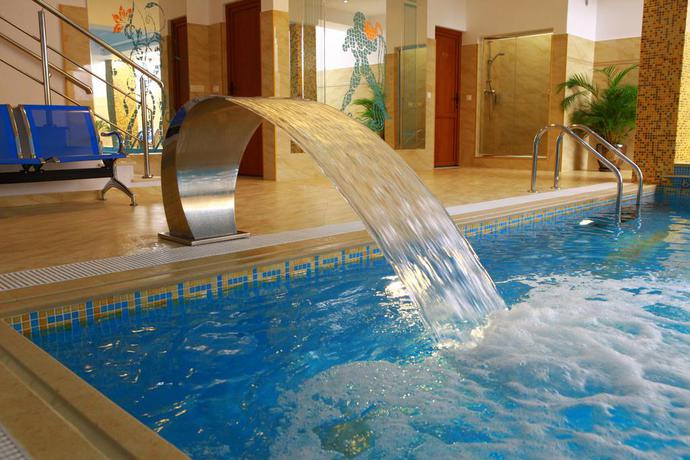 Imagen de la piscina del Hotel Victoria, Pitesti. Foto 10