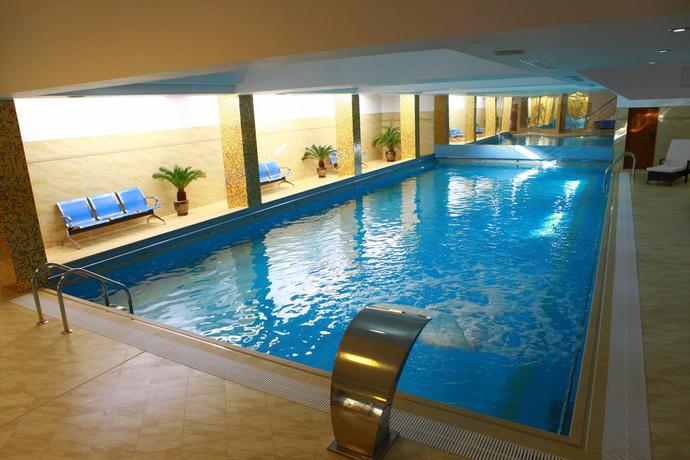 Imagen de la piscina del Hotel Victoria, Pitesti. Foto 11