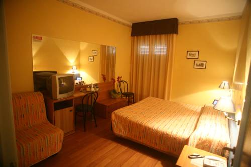 Imagen de la habitación del Hotel Victoria, Porto San Giorgio. Foto 3