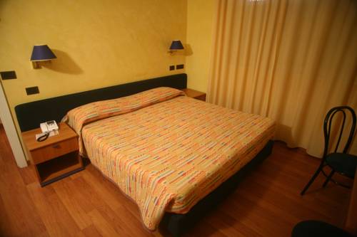 Imagen de la habitación del Hotel Victoria, Porto San Giorgio. Foto 8