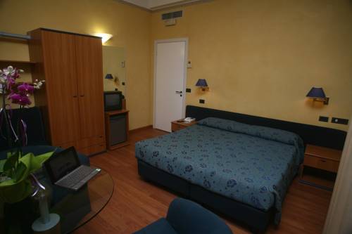 Imagen de la habitación del Hotel Victoria, Porto San Giorgio. Foto 9