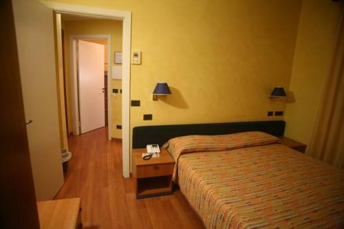 Imagen de la habitación del Hotel Victoria, Porto San Giorgio. Foto 10