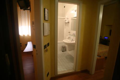 Imagen de la habitación del Hotel Victoria, Porto San Giorgio. Foto 16