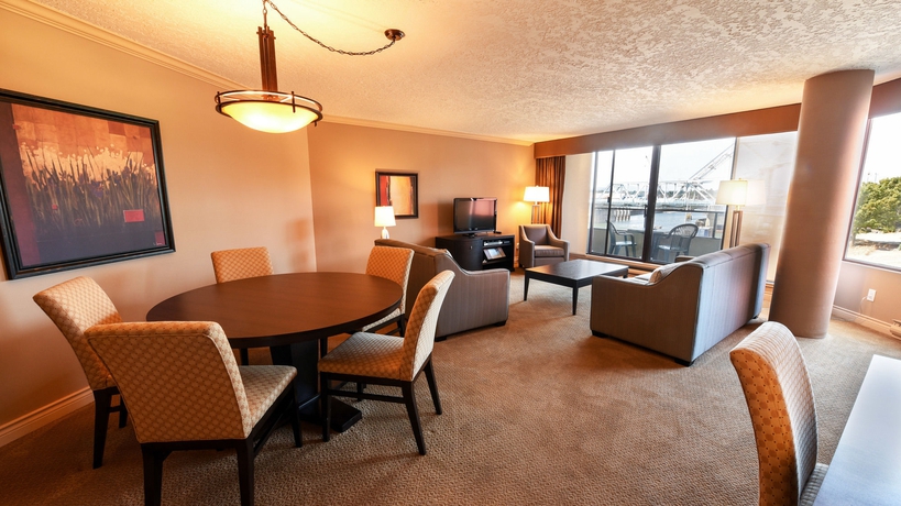 Imagen de los interiores del Hotel Victoria Regent Waterfront and Suites. Foto 15