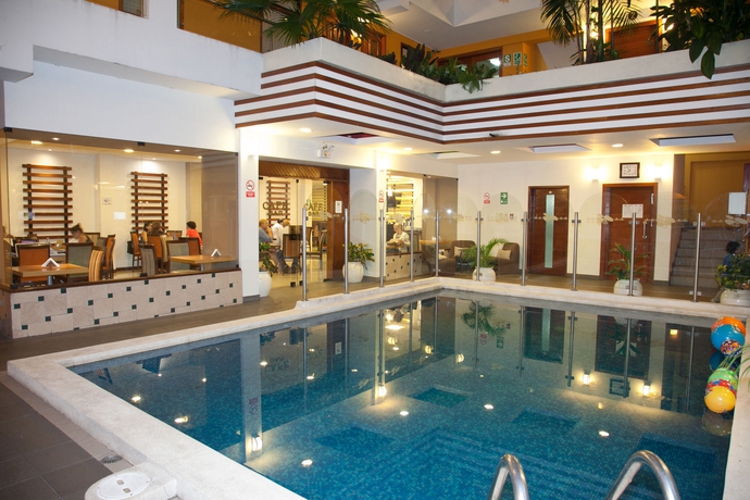 Imagen de la piscina del Hotel Victoria Regia. Foto 16