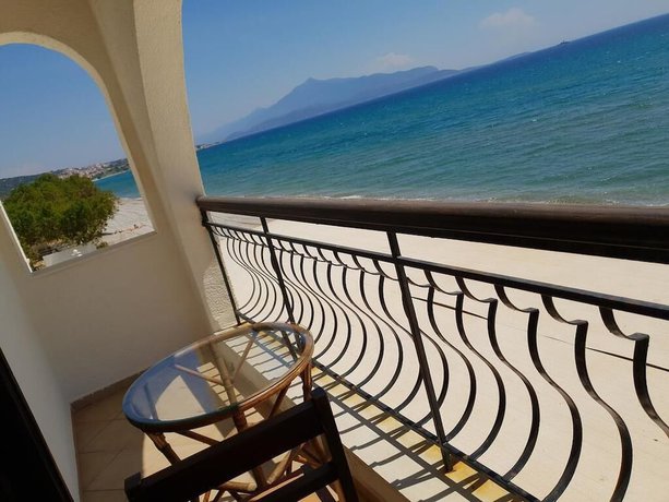 Imagen de la habitación del Hotel Victoria, Samos. Foto 8